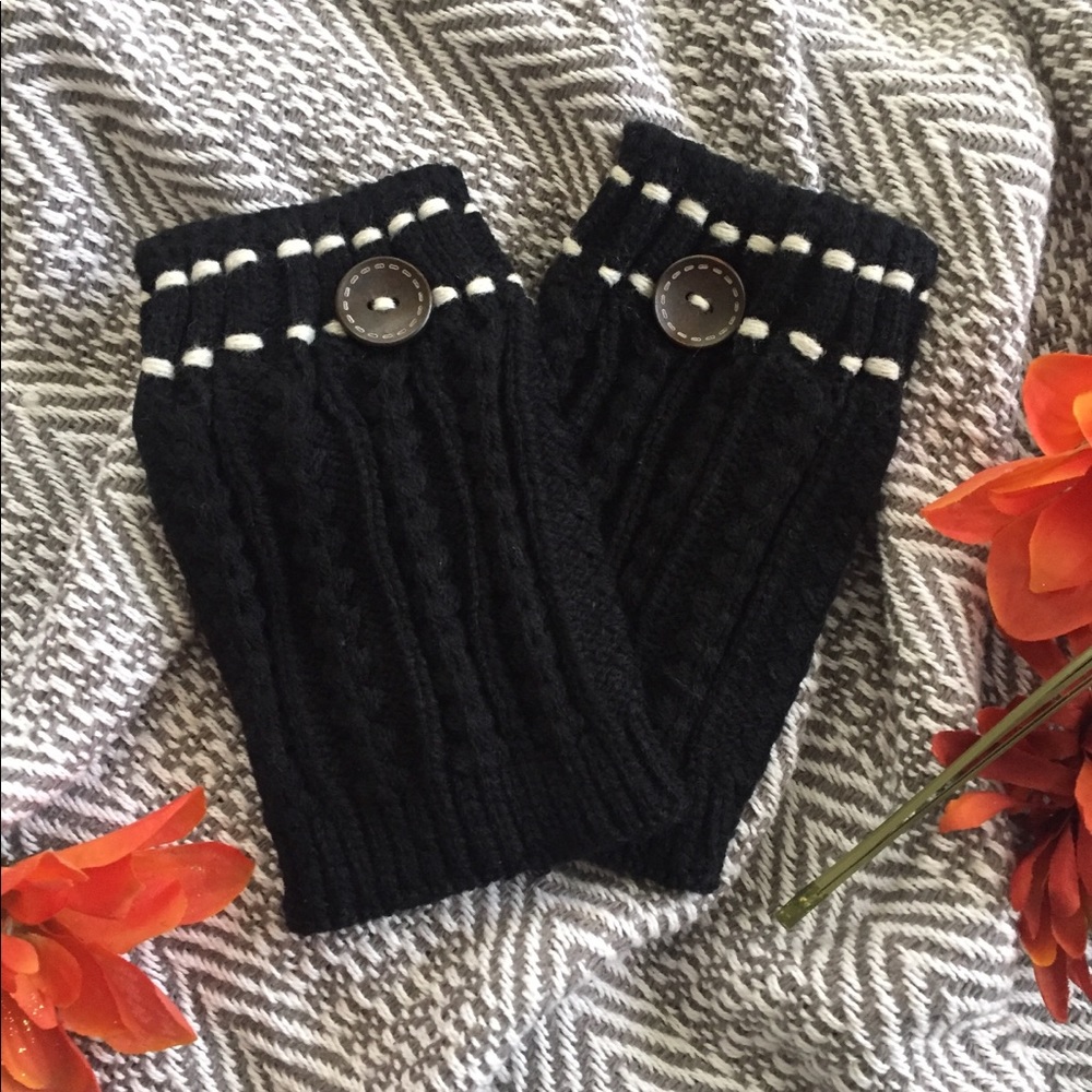 Knitted cropped leg warmers